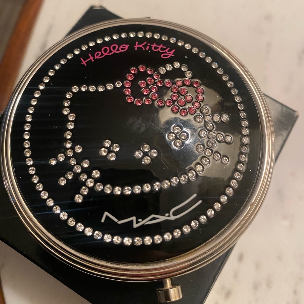 Limited Edition MAC Hello Kitty Compact